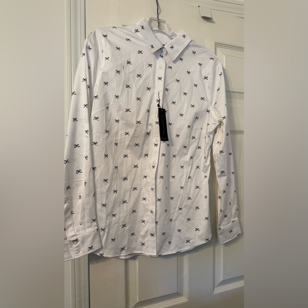 Banana Republic Women’s Button Down Blouse. NWT. 10